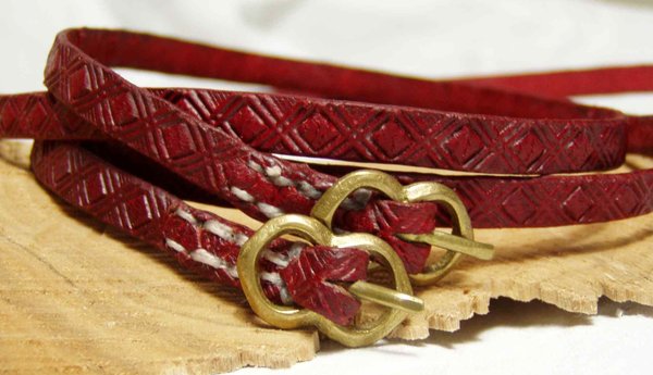 zarte rote Strumpfbänder - delicate red garters
