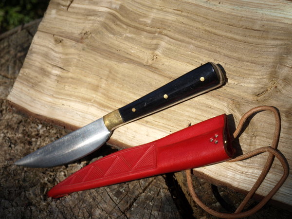 Messer mit roter Scheide - knife with a red sheath